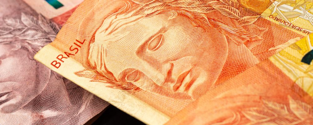 real-brl-brazilian-money-banknotes-isolated-dark-surface